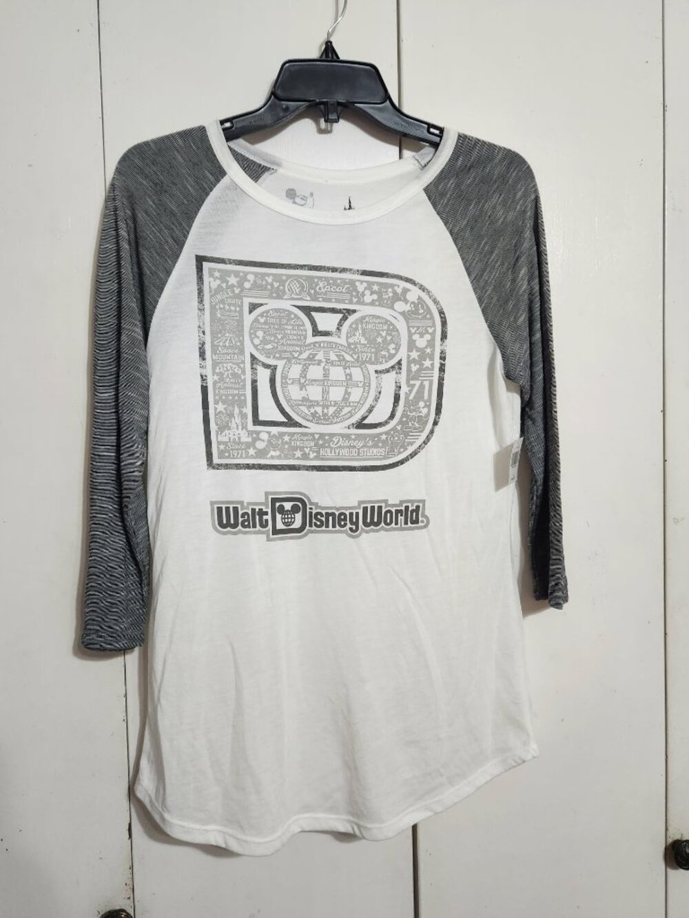 Disney Parks Walt Disney World Attractions Baseball Raglan Shirt Womens M NWT